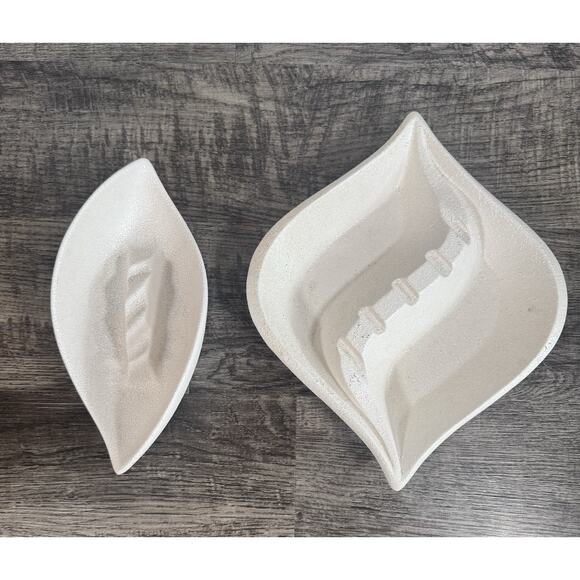 MCM ROYAL HAEGER Lot (2) White Textured Finish ASHTRAYS Vintage USA Atomic - Picture 1 of 16